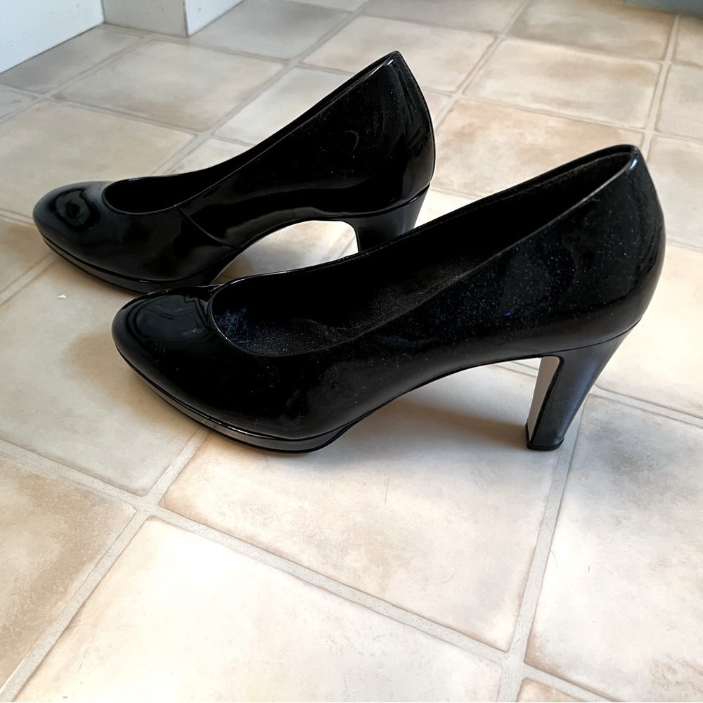 NEW Gabor black patent leather heels